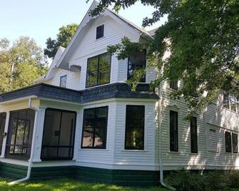 Close To Downtown & Uwec - Eau Claire - Building