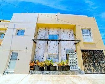Ground Floor studio w/ Queen bed TJ border 103 - Tijuana - Edificio