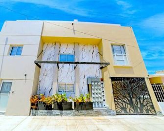 Ground Floor studio w/ Queen bed TJ border 103 - Tijuana - Edificio