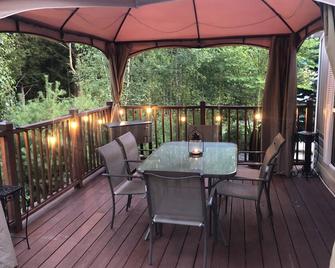 Family Friendly Four Season Cottage At Point Sebago Beach & Golf Resort - Casco - Balcón
