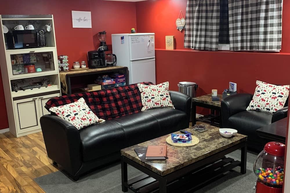 Cozy Lodge Suite - Sylvan Lake - Wohnzimmer