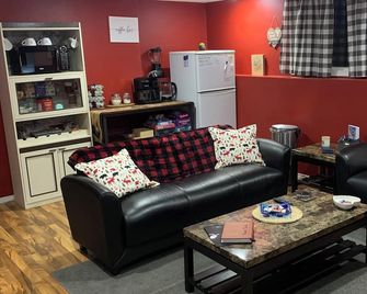 Cozy Lodge Suite - Sylvan Lake - Wohnzimmer