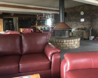 Cooba Holiday Motel - Berridale - Living room