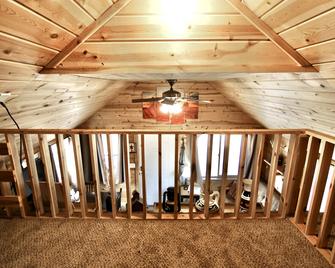 White Pine Cabin by Canyonlands Lodging - Monticello - Schodiště