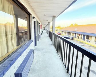 OYO Hotel Williamston - Williamston - Balkon