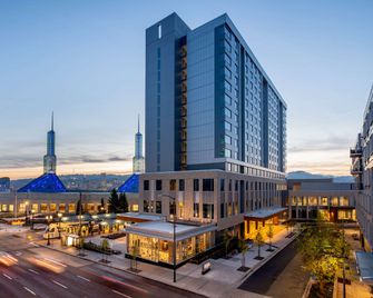 Hyatt Regency Portland At The Oregon Convention Center - Portland - Building