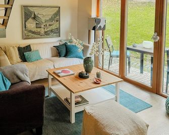 Design Cabin with Sauna and Spring Water Pool - Winzer - Living room