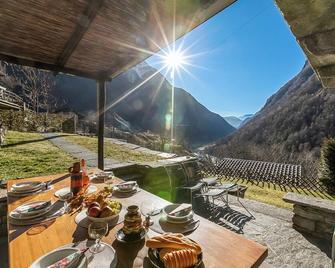Rustico Over The Bridge Verzasca - Happy Rentals - Lavertezzo - Patio