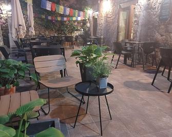 Hostal Marbore Coffee - Bielsa - Patio