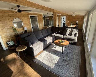 The Cabin at Bursaw Beach - Manistique - Sala de estar