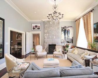 All Suites Whitney Manor - Kingston - Living room