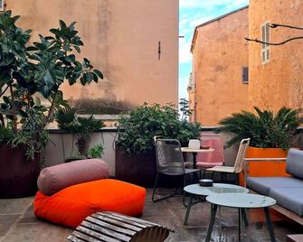 Chambres de charme au coeur de la citadelle de BASTIA - Bastia - Patio