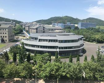 Zhongchen International Hotel - Dalian - Building