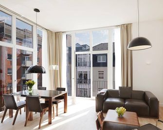 The Red Apartments - Düsseldorf - Living room