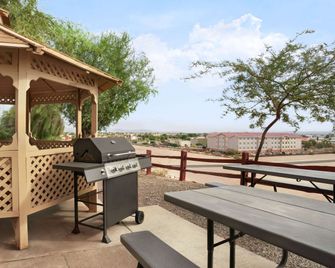 Travelodge by Wyndham Yuma - יומה - פטיו