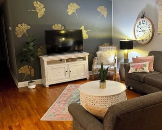 The Cutie Patootie on Helen- Cute, Cozy, Comfortable - 3 BR Home in Dexter, MO - Dexter - Sala de estar