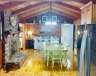 Dock Holiday on Weiss - Centre - Comedor