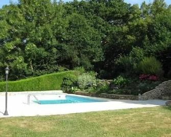 In the Pays de Brou single storey house in the countryside in Unverre - Unverre - Piscina