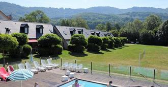 Family Hotel - Vic-sur-Cère - Pool