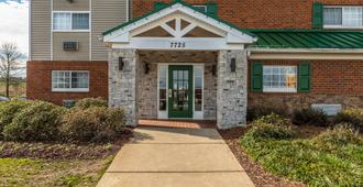 HomeTowne Studios & Suites by Red Roof Charlotte - Concord - Concord