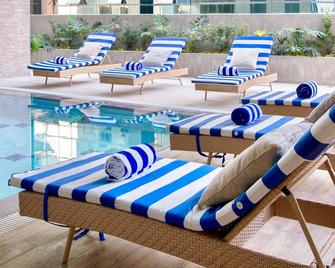 The Sphere Serviced Residences Managed By Hii - Makati - Pool