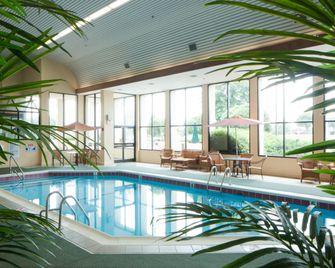 Crowne Plaza Hickory By IHG - Hickory - Piscina