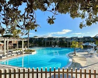 Ocean Front Beach Pad - Papamoa - Pool
