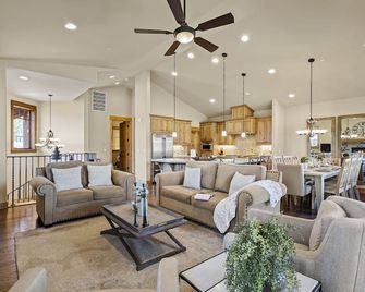 Schaffers Mill Luxury Lodge | King Suite, EV Charger, Access to Golf & Trails - Truckee - Sala de estar