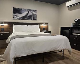 Sugarcreek Village Inn - Sugarcreek - Bedroom