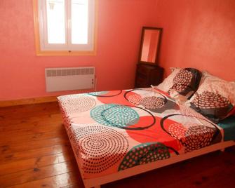 Entre L'eglise Et La Place - Quillan - Bedroom