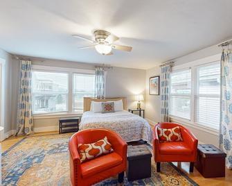 Renovated condo in historical building, near Seattle-Bremerton ferry - Bremerton - Bedroom
