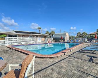 The Palms Cocoa Beach Condo Walk to Beach! - Cocoa Beach - Pool