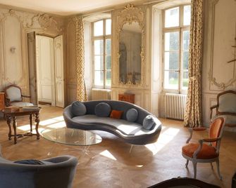 Rent a beautiful chateau with 28 beds, swimming pool and tennis - Grainville - Living room