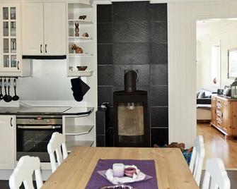 8 person holiday home in Oksvoll - Oksvoll - Comedor