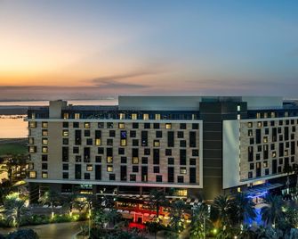 Yas Plaza Mangroves - Abu Dabi - Edificio