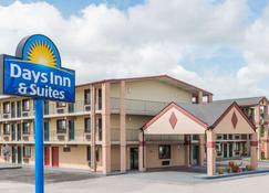 Days Inn & Suites by Wyndham Springfield on I-44 - Springfield - Edifício