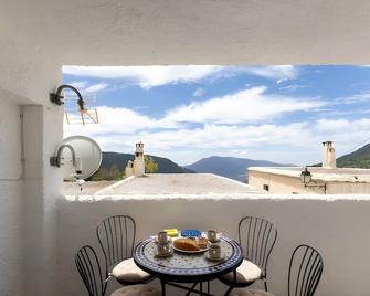 Holiday Home 'Los Compadres' with Mountain View, Shared Pool and Wi-Fi - カピレイラ - バルコニー