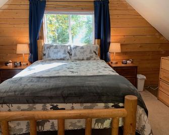 Moose Tracks Cabin in North Pole, Alaska - North Pole - Bedroom