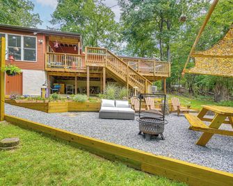 5 Mi to Harpers Ferry NHP Quiet Home with Deck - Harpers Ferry - Patio