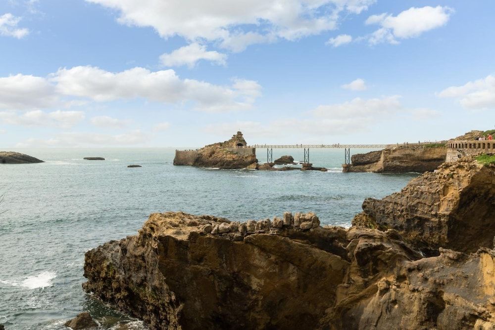 Sure Hotel by Best Western Biarritz Aeroport thumbnail 3