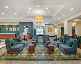 Drury Inn & Suites St. Louis Brentwood - Brentwood - Lobby