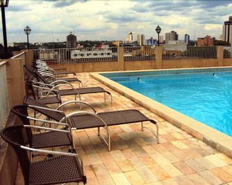 Hostel Estoril Foz - فوز دى اجوازو - حوض السباحة