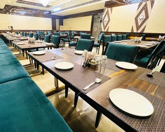 Hotel Roop Highlights - Джайпур - Ресторан