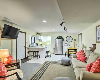 Cottonwood Heights Home with Deck! - Cottonwood Heights - Living room
