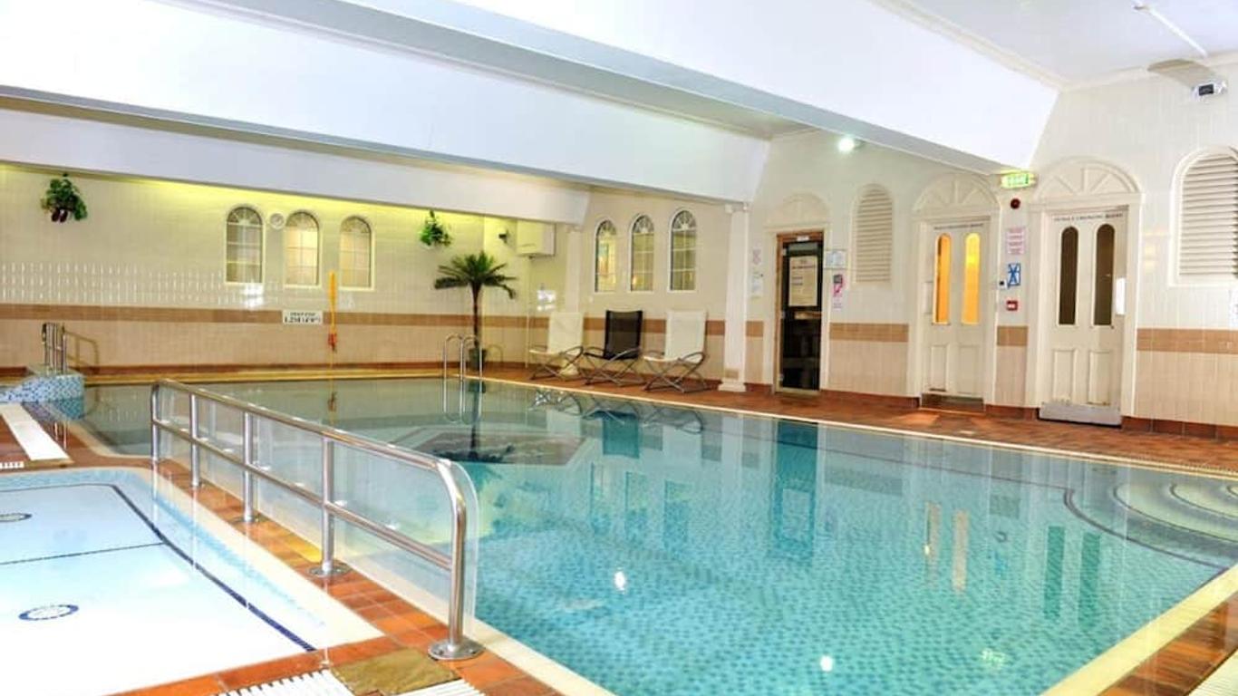 더 퀸즈 호텔 앤드 스파