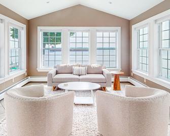 Riverside Retreat - Brockville - Living room