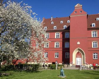 Hotel Schloss Spyker - Lohme - Building