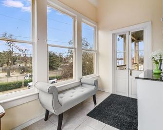 Esprit de Coeur - Lafayette - Living room