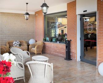 B&b Hotel Pomezia Cortese - Pomezia - Building