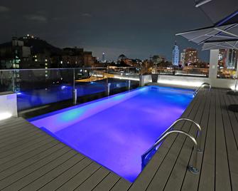 Hotel Cumbres Lastarria - סנטיאגו - בריכה
